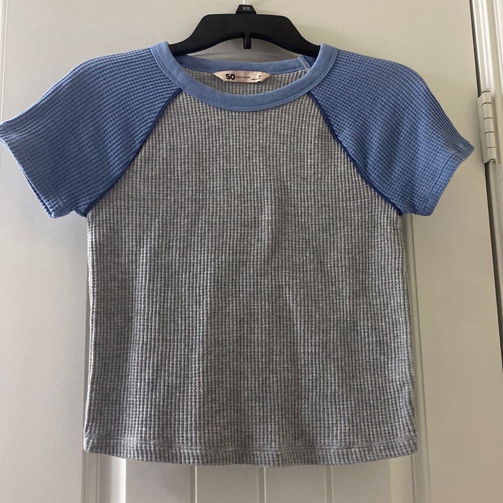 Grey crop top with blue sleeves